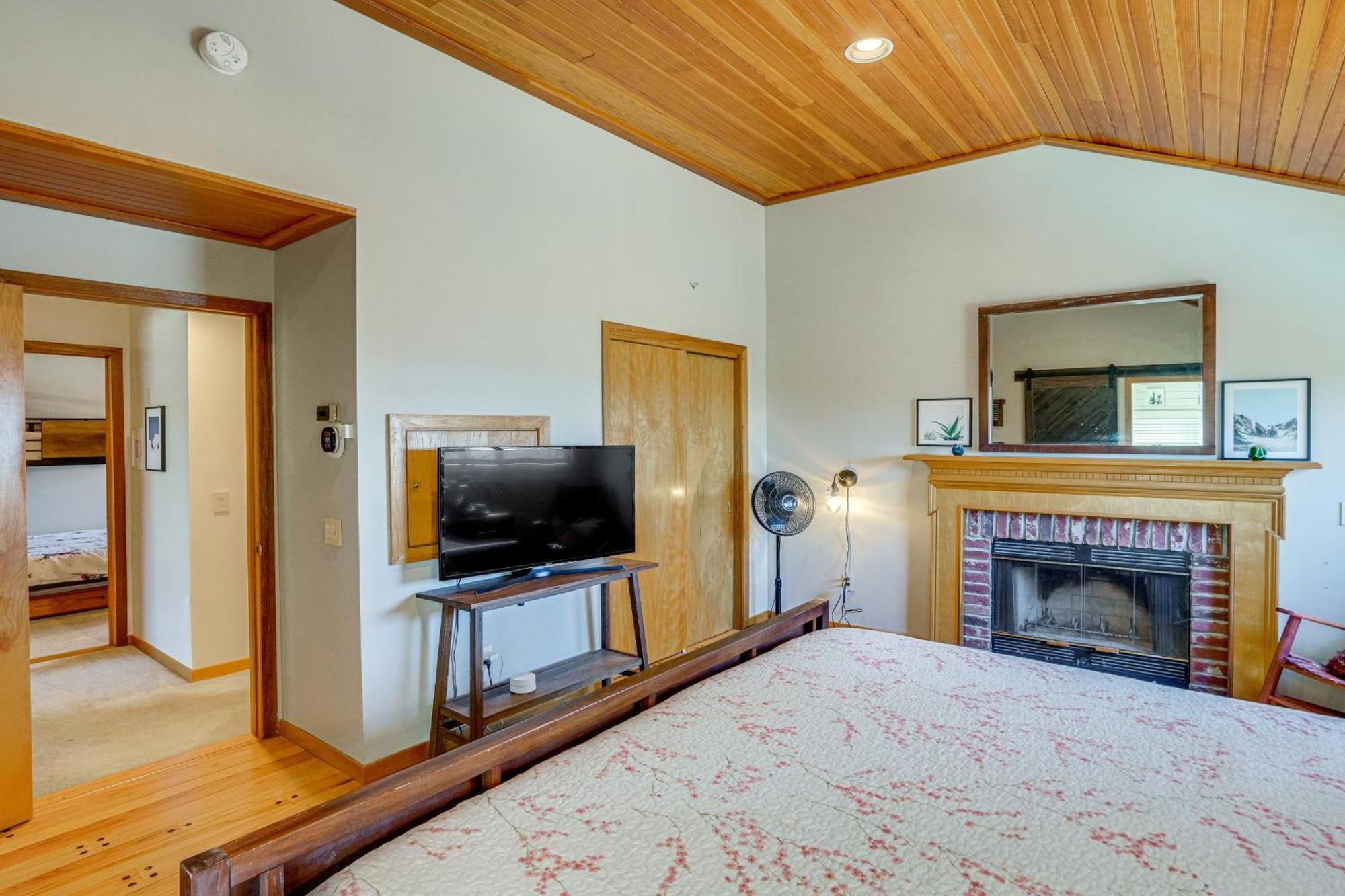 Wilmington Retreat With Deck, Lake Views And Game Room 외부 사진