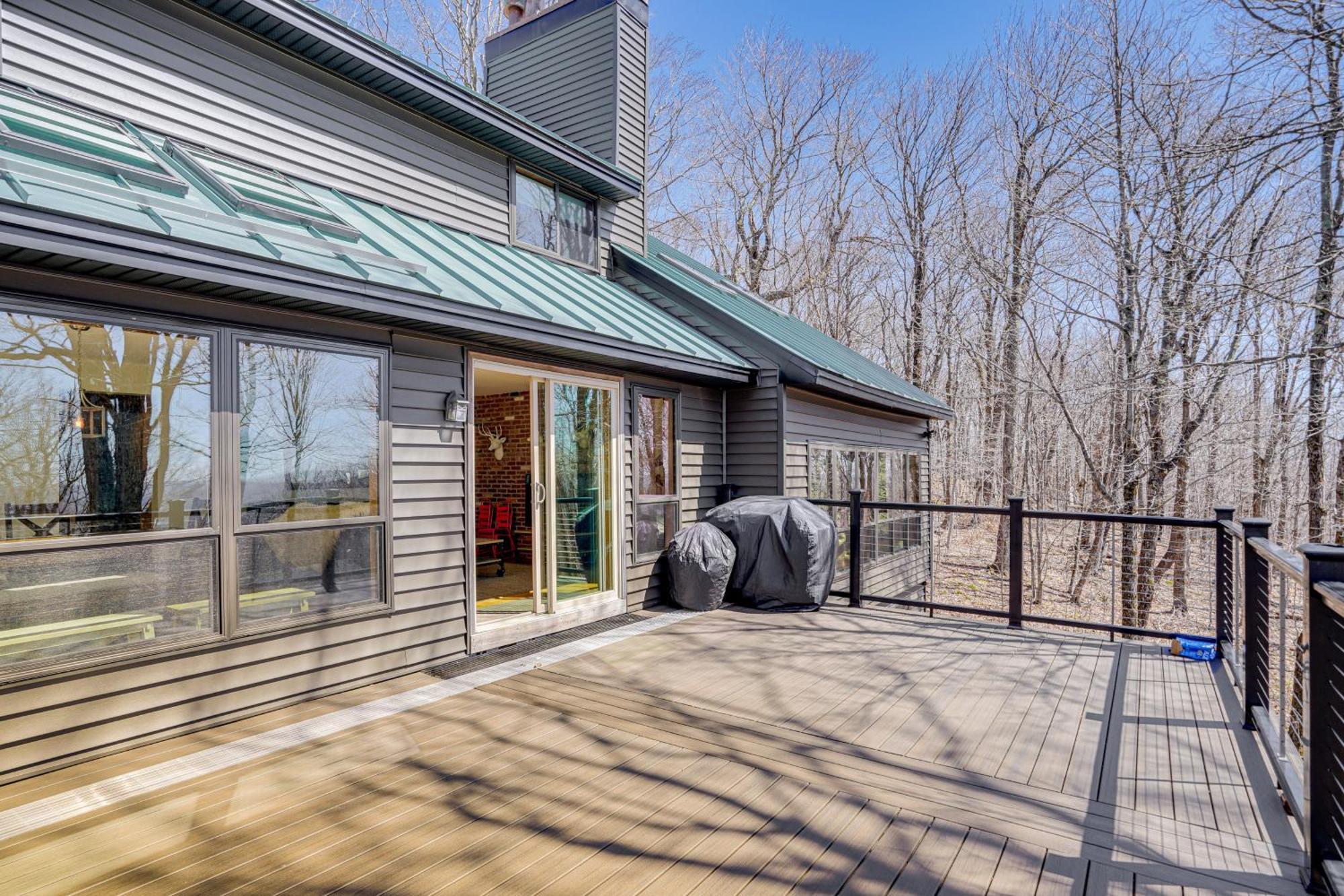 Wilmington Retreat With Deck, Lake Views And Game Room 외부 사진